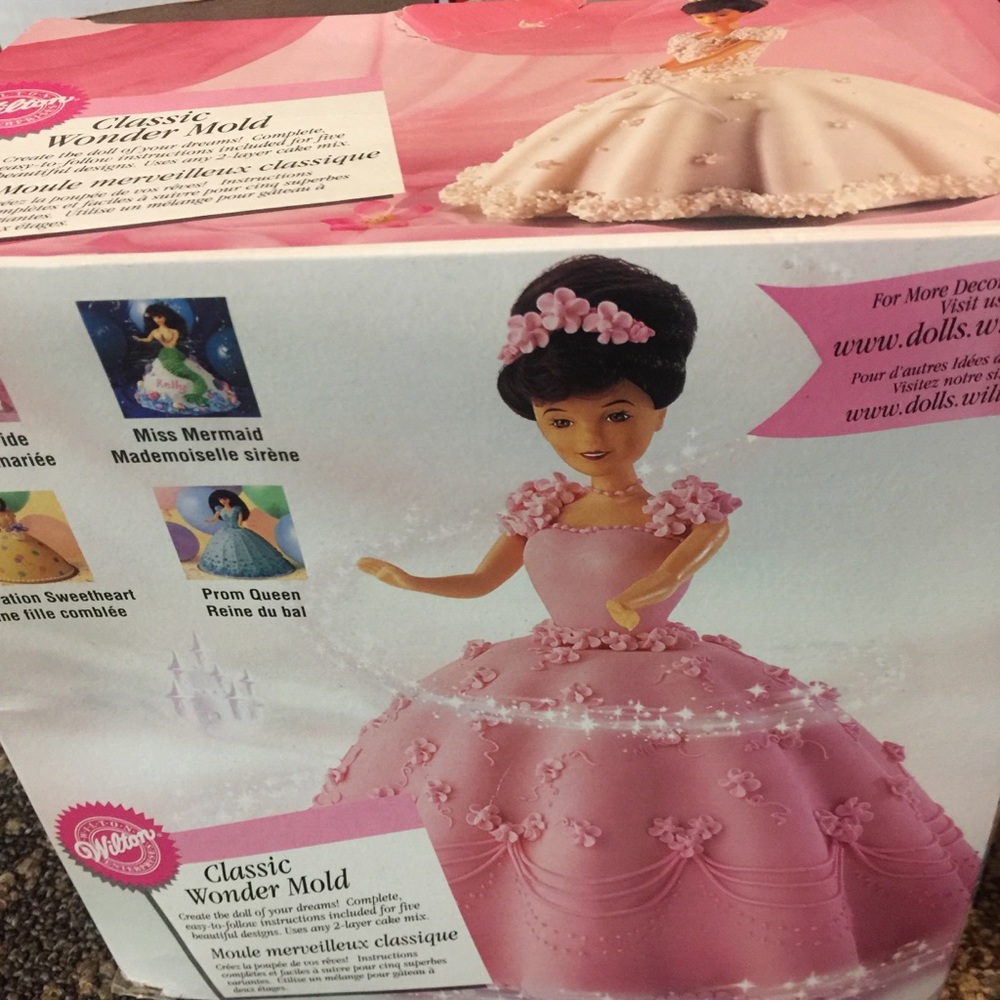 Doll cake pan